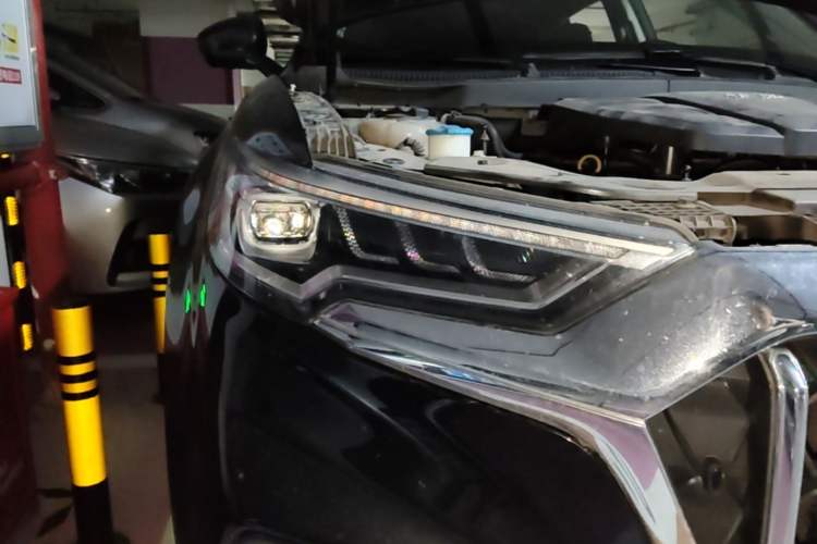 Used Hongqi HS5 2022 Revised Version 2.0T Smart Connect Flagship Edition Right Front Headlight