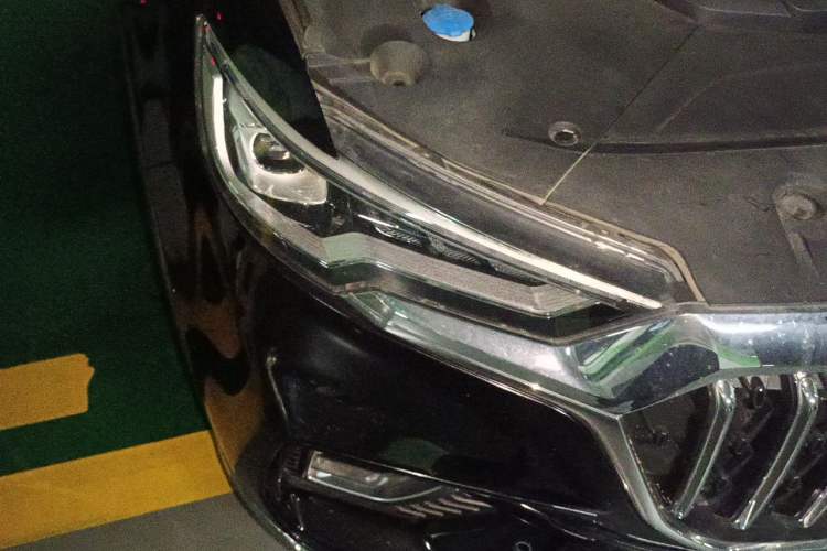 Used Hongqi HS5 2022 2.0T Smart Connect Flagship Enjoyment Purchase Edition Right Front Headlight