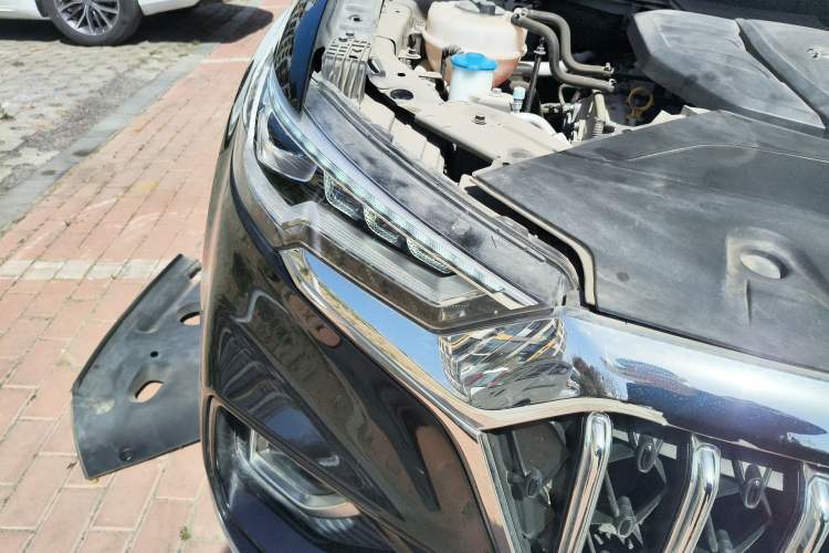 Used Hongqi HS5 2022 2.0T Smart Connect Flagship All-Wheel-Drive Version Right Front Headlight
