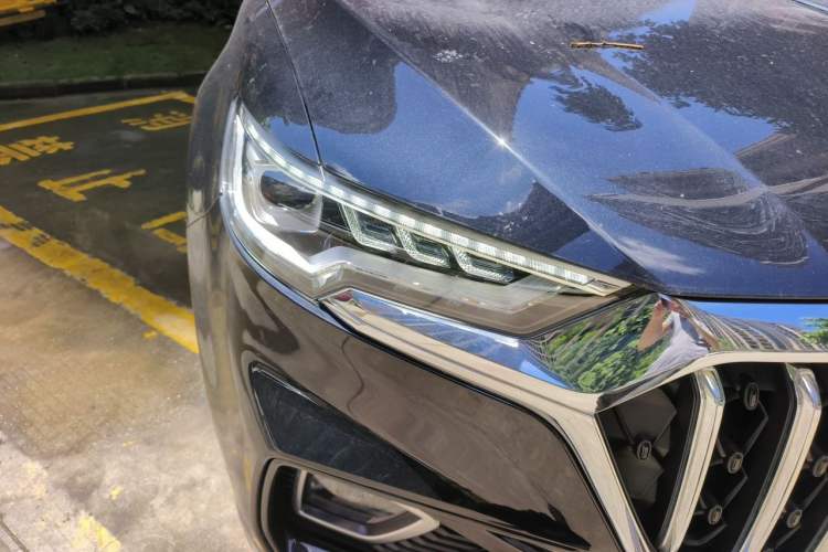 Used Hongqi HS5 2022 Facelifted Version 2.0T Smart Connect Flagship All-Wheel-Drive Edition Right Front Headlight