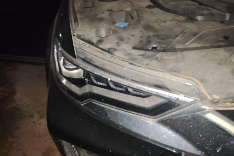 Used Hongqi HS5 2022 Facelifted Version 2.0T Smart Connect Flagship Edition Right Front Headlight