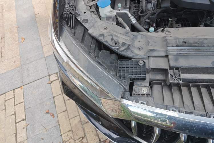 Used Hongqi HS5 2022 Facelifted Version 2.0T Smart Connect Flagship All-Wheel-Drive Edition Right Front Headlight