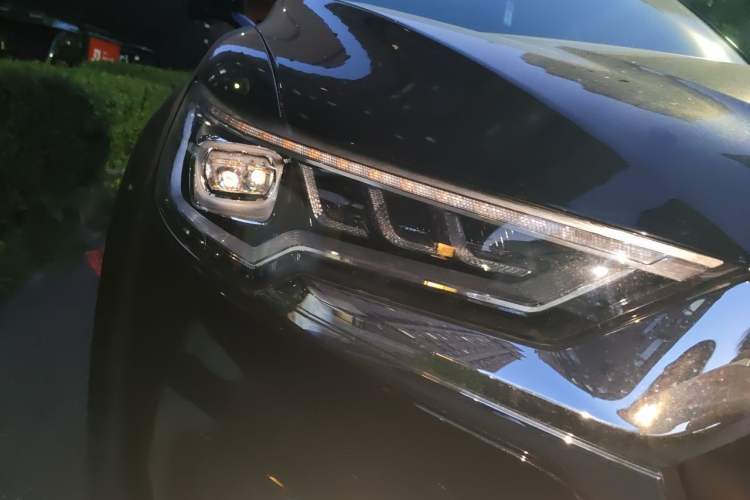 Used Hongqi HS5 2022 2.0T Smart Connect Flagship Edition Right Front Headlight