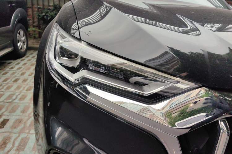 Used Hongqi HS5 2022 2.0T Smart Connect Flagship All-Wheel-Drive Version Right Front Headlight