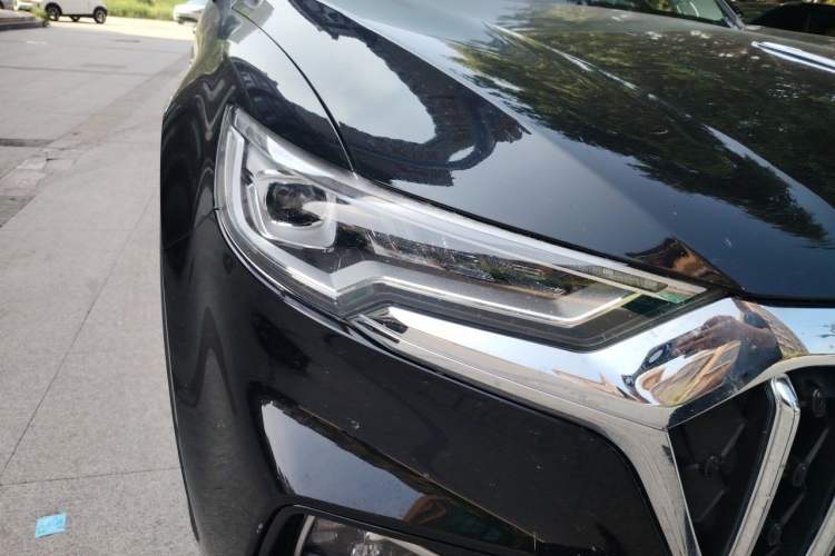 Used Hongqi HS5 2022 2.0T Smart Connect Flagship All-Wheel-Drive Version Right Front Headlight