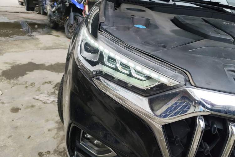 Used Hongqi HS5 2022 Revised Version 2.0T Smart Connect Flagship Edition Right Front Headlight