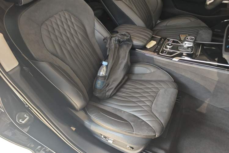 Used Hongqi HS5 2022 Facelifted Version 2.0T Smart Connect Flagship All-Wheel-Drive Edition Right Front Seat