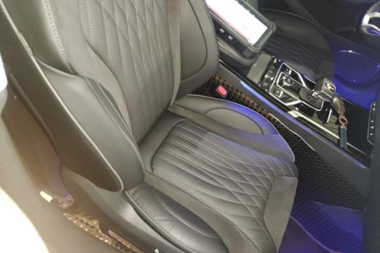 Used Hongqi HS5 2022 2.0T Smart Connect Flagship All-Wheel-Drive Version Right Front Seat