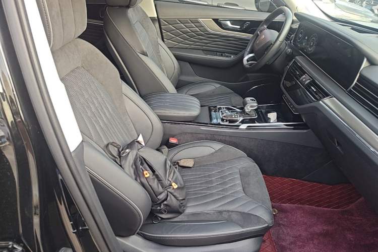 Used Hongqi HS5 2022 Facelifted Version 2.0T Smart Connect Flagship All-Wheel-Drive Edition Right Front Seat