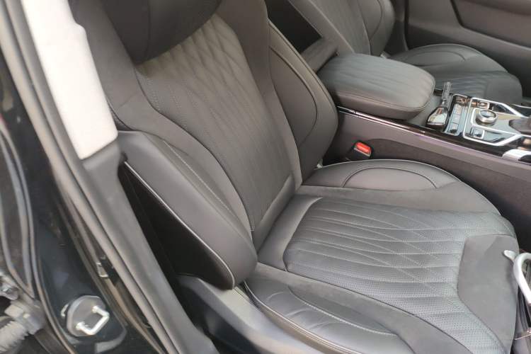 Used Hongqi HS5 2022 Facelifted Version 2.0T Smart Connect Flagship All-Wheel-Drive Edition Right Front Seat