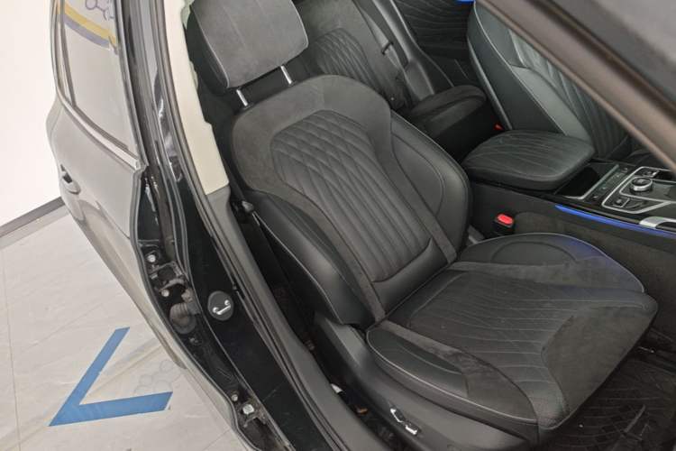 Used Hongqi HS5 2022 Facelifted Version 2.0T Smart Connect Flagship All-Wheel-Drive Edition Right Front Seat