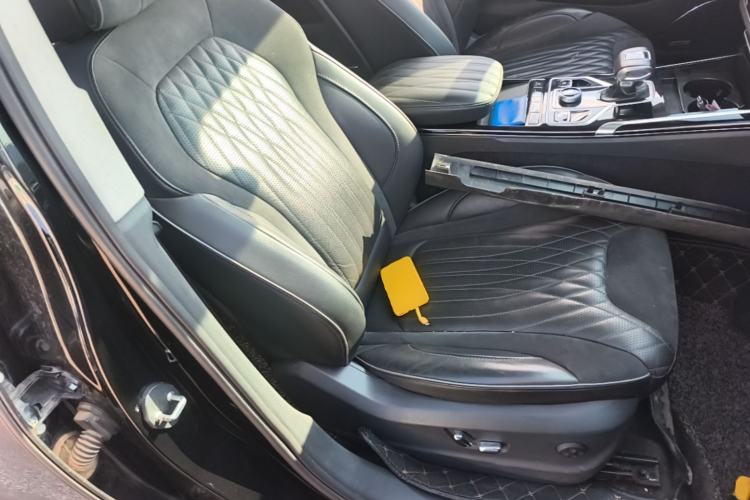 Used Hongqi HS5 2022 Facelifted Version 2.0T Smart Connect Flagship All-Wheel-Drive Edition Right Front Seat
