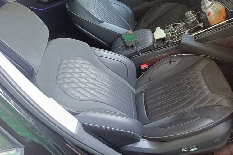 Used Hongqi HS5 2022 2.0T Smart Connect Flagship All-Wheel-Drive Version Right Front Seat