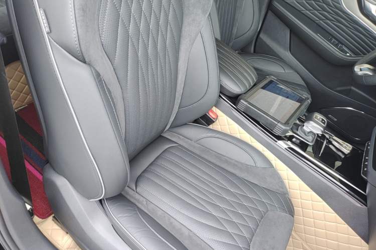 Used Hongqi HS5 2022 Revised Version 2.0T Smart Connect Flagship Edition Right Front Seat