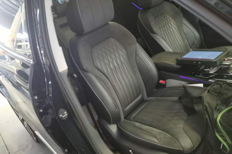 Used Hongqi HS5 2022 2.0T Smart Connect Flagship All-Wheel-Drive Version Right Front Seat