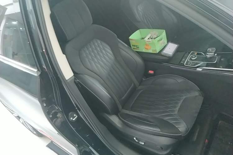 Used Hongqi HS5 2022 Facelifted Version 2.0T Smart Connect Flagship All-Wheel-Drive Edition Right Front Seat