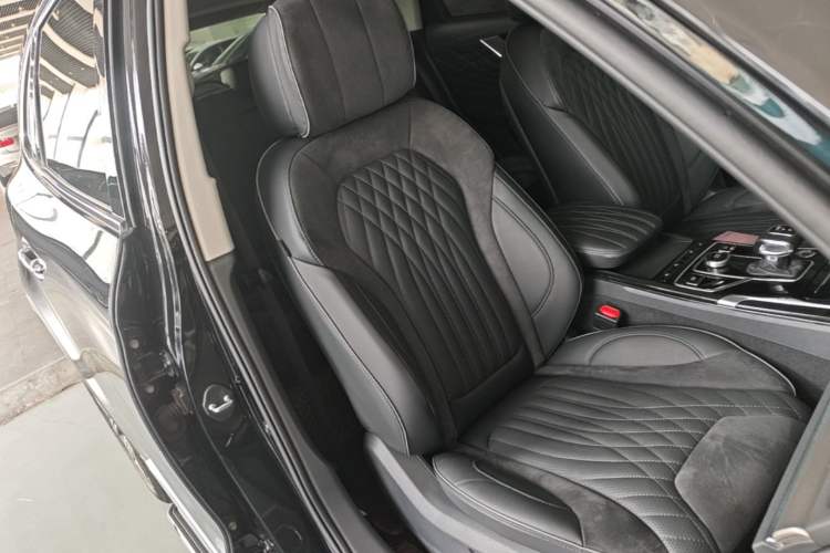 Used Hongqi HS5 2022 Facelifted Version 2.0T Smart Connect Flagship All-Wheel-Drive Edition Right Front Seat