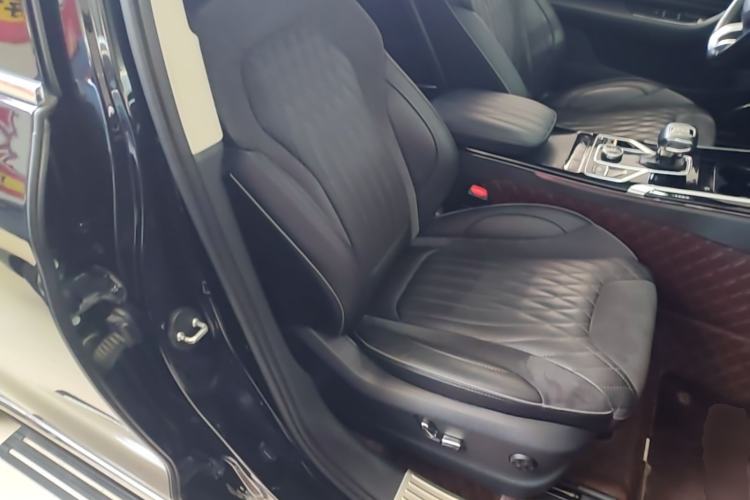 Used Hongqi HS5 2022 Facelifted Version 2.0T Smart Connect Flagship All-Wheel-Drive Edition Right Front Seat
