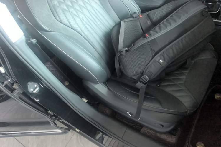 Used Hongqi HS5 2022 Facelifted Version 2.0T Smart Connect Flagship All-Wheel-Drive Edition Right Front Seat