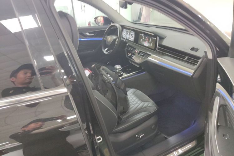 Used Hongqi HS5 2022 Facelifted Version 2.0T Smart Connect Flagship All-Wheel-Drive Edition Right Front Seat