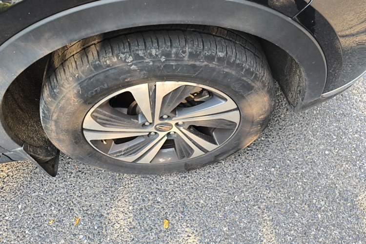 Used Hongqi HS5 2022 2.0T Smart Connect Flagship Edition Right Front Wheel Hub