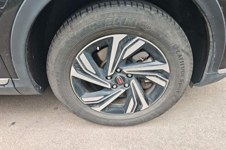 Used Hongqi HS5 2022 Revised Version 2.0T Smart Connect Flagship Edition Right Front Wheel Hub