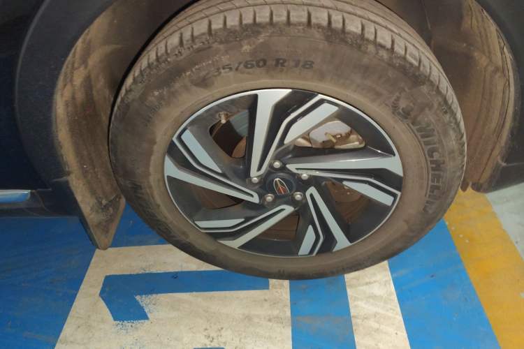 Used Hongqi HS5 2022 Revised Version 2.0T Smart Connect Flagship Edition Right Front Wheel Hub
