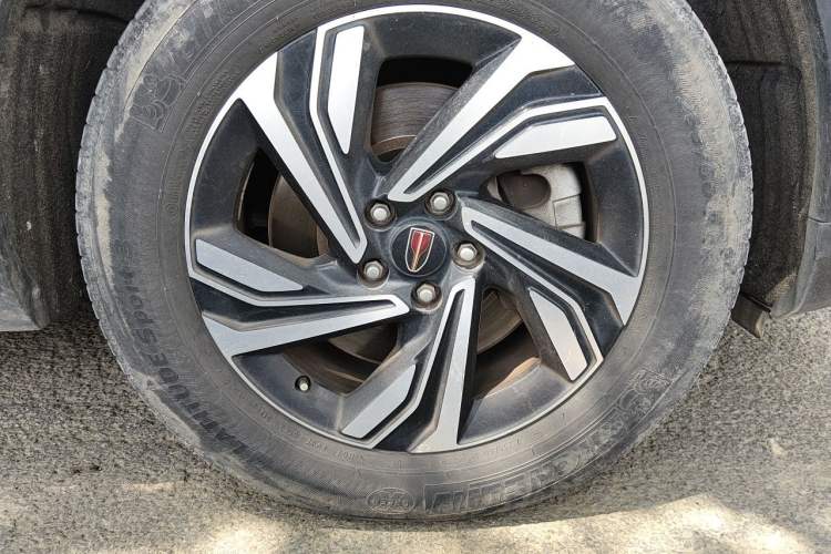 Used Hongqi HS5 2022 Revised Version 2.0T Smart Connect Flagship Edition Right Front Wheel Hub