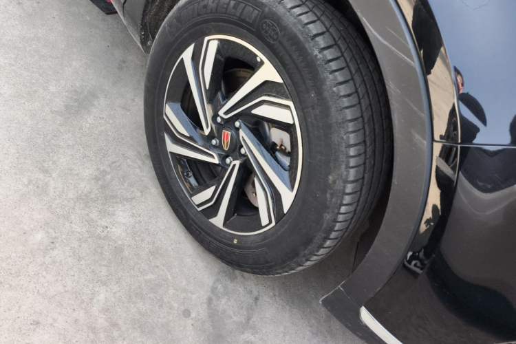 Used Hongqi HS5 2022 Revised Version 2.0T Smart Connect Flagship Edition Right Front Wheel Hub