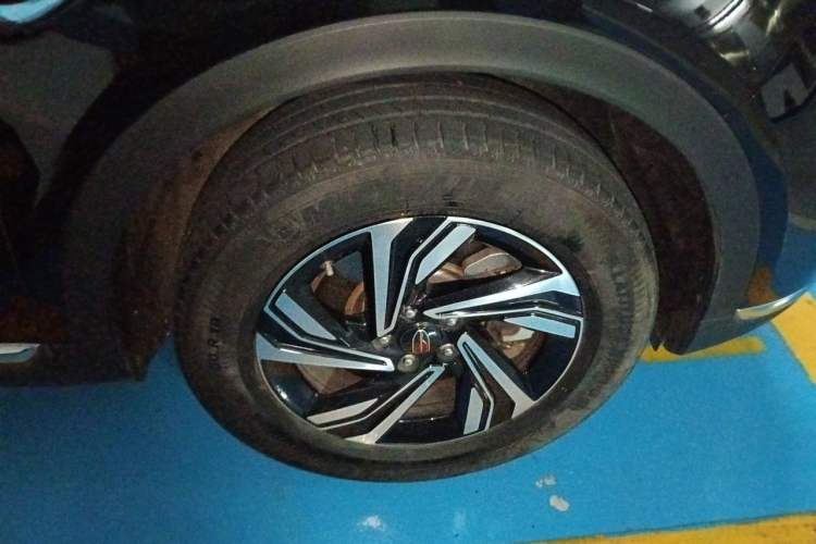 Used Hongqi HS5 2022 Revised Version 2.0T Smart Connect Flagship Edition Right Front Wheel Hub
