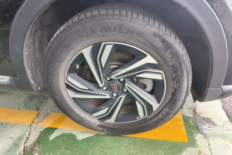 Used Hongqi HS5 2022 Revised Version 2.0T Smart Connect Flagship Edition Right Front Wheel Hub