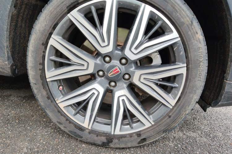 Used Hongqi HS5 2022 Facelifted Version 2.0T Smart Connect Flagship All-Wheel-Drive Edition Right Front Wheel Hub