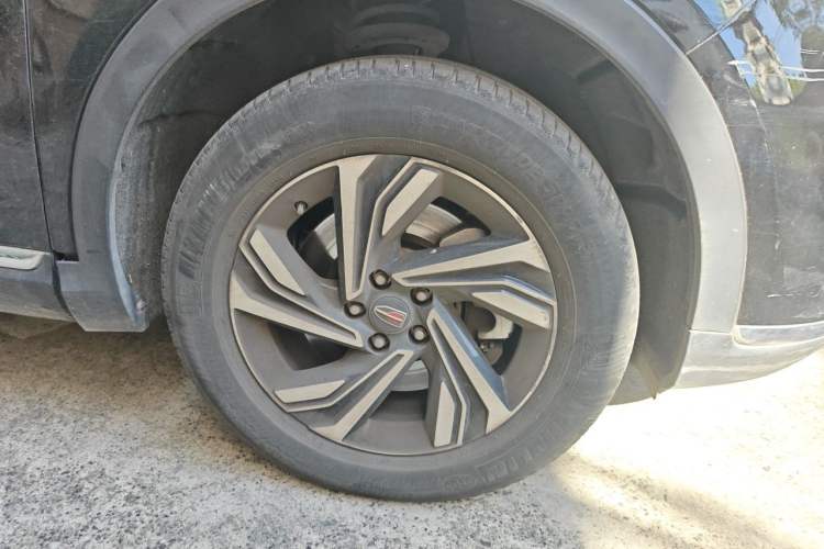 Used Hongqi HS5 2022 Revised Version 2.0T Smart Connect Flagship Edition Right Front Wheel Hub