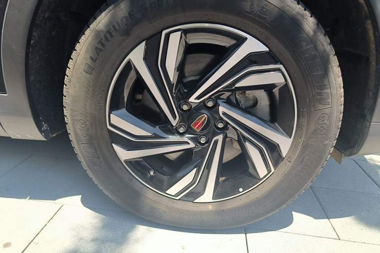 Used Hongqi HS5 2022 Revised Version 2.0T Smart Connect Flagship Edition Right Front Wheel Hub