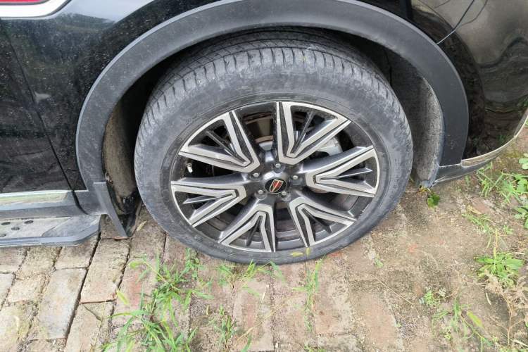 Used Hongqi HS5 2022 Facelifted Version 2.0T Smart Connect Flagship All-Wheel-Drive Edition Right Front Wheel Hub