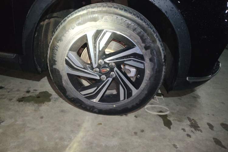 Used Hongqi HS5 2022 2.0T Smart Connect Flagship Edition Right Front Wheel Hub