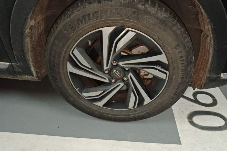 Used Hongqi HS5 2022 2.0T Smart Connect Flagship Edition Right Front Wheel Hub