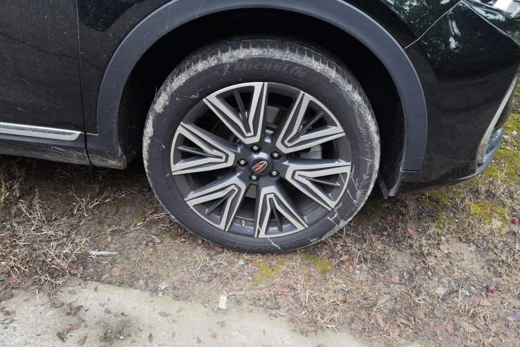 Used Hongqi HS5 2022 Facelifted Version 2.0T Smart Connect Flagship All-Wheel-Drive Edition Right Front Wheel Hub