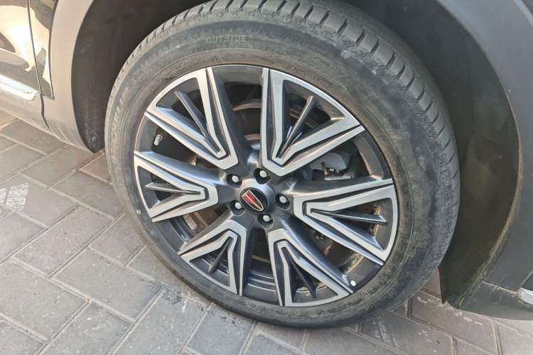 Used Hongqi HS5 2022 Facelifted Version 2.0T Smart Connect Flagship All-Wheel-Drive Edition Right Front Wheel Hub