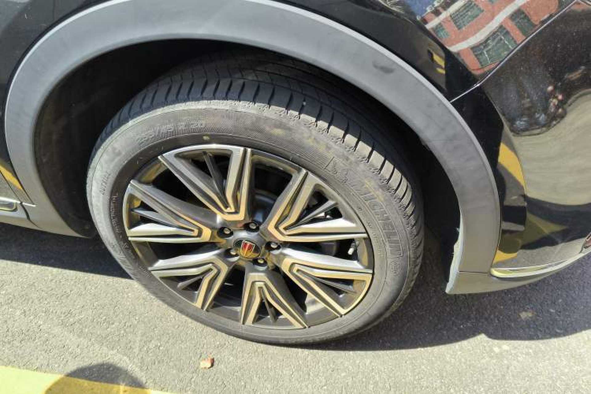 Used Hongqi HS5 2022 Facelifted Version 2.0T Smart Connect Flagship All-Wheel-Drive Edition Right Front Wheel Hub