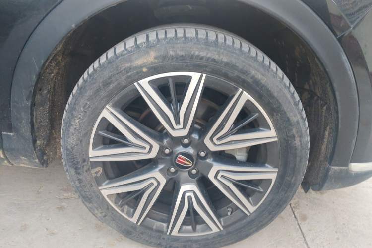 Used Hongqi HS5 2022 Facelifted Version 2.0T Smart Connect Flagship All-Wheel-Drive Edition Right Front Wheel Hub