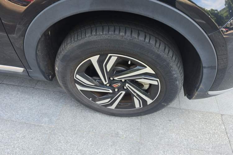 Used Hongqi HS5 2022 Revised Version 2.0T Smart Connect Flagship Edition Right Front Wheel Hub