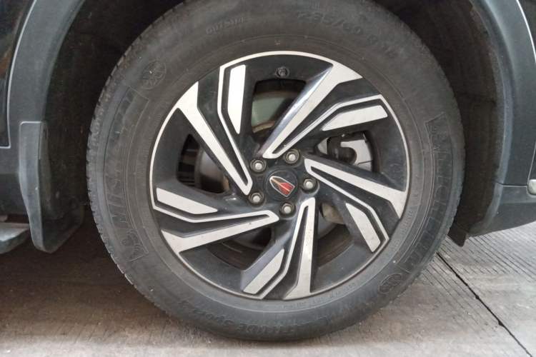 Used Hongqi HS5 2022 Revised Version 2.0T Smart Connect Flagship Edition Right Front Wheel Hub