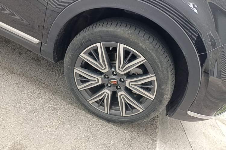Used Hongqi HS5 2022 2.0T Smart Connect Flagship All-Wheel-Drive Version Right Front Wheel Hub