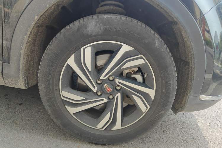 Used Hongqi HS5 2022 Revised Version 2.0T Smart Connect Flagship Edition Right Front Wheel Hub