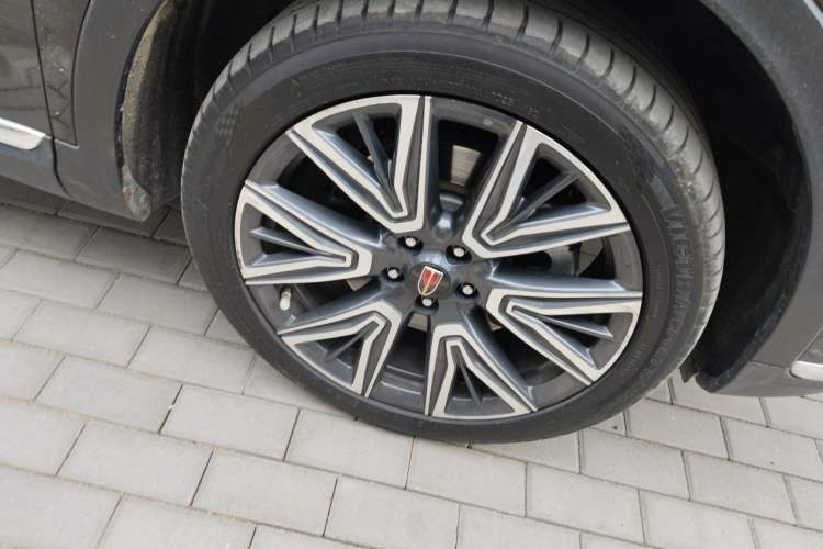 Used Hongqi HS5 2022 2.0T Smart Connect Flagship All-Wheel-Drive Version Right Front Wheel Hub