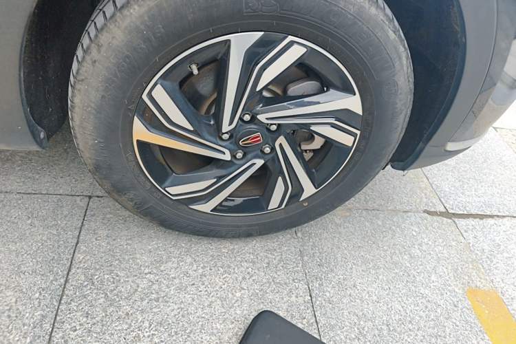 Used Hongqi HS5 2022 2.0T Smart Connect Flagship Edition Right Front Wheel Hub