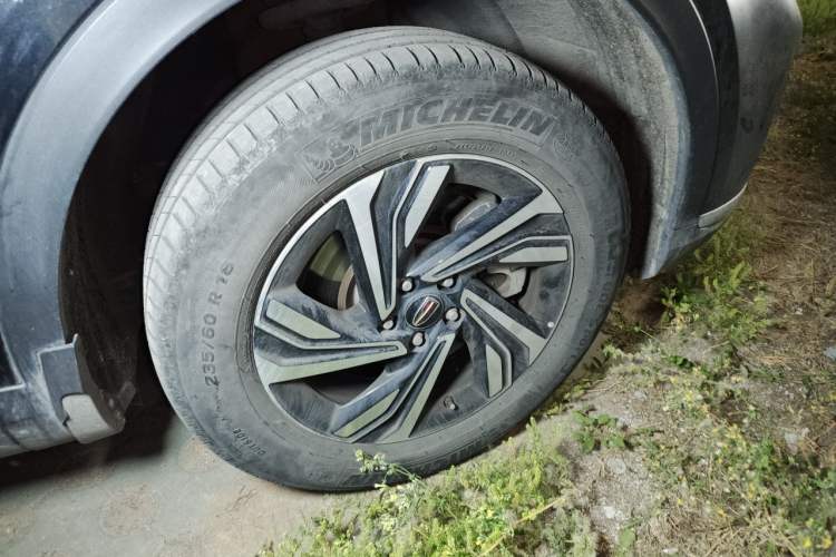 Used Hongqi HS5 2022 Revised Version 2.0T Smart Connect Flagship Edition Right Front Wheel Hub