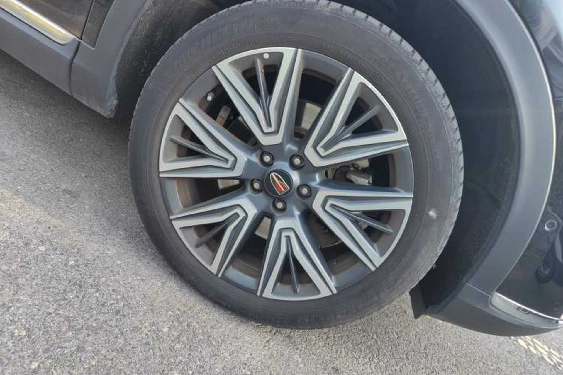 Used Hongqi HS5 2022 2.0T Smart Connect Flagship All-Wheel-Drive Version Right Front Wheel Hub