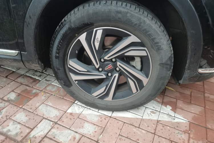 Used Hongqi HS5 2022 Revised Version 2.0T Smart Connect Flagship Edition Right Front Wheel Hub